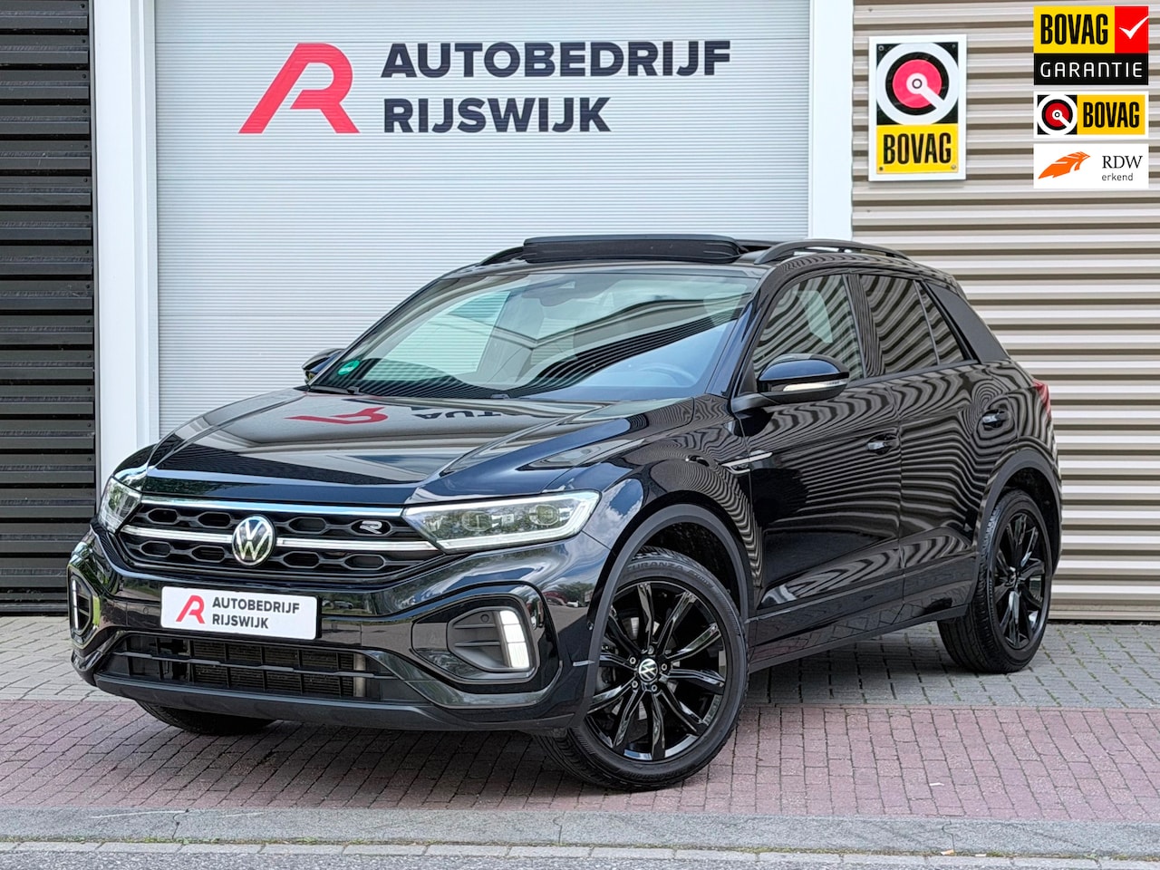 Volkswagen T-Roc - 1.5 TSI 3x R-Line Pano/IQ.Light/Camera - AutoWereld.nl