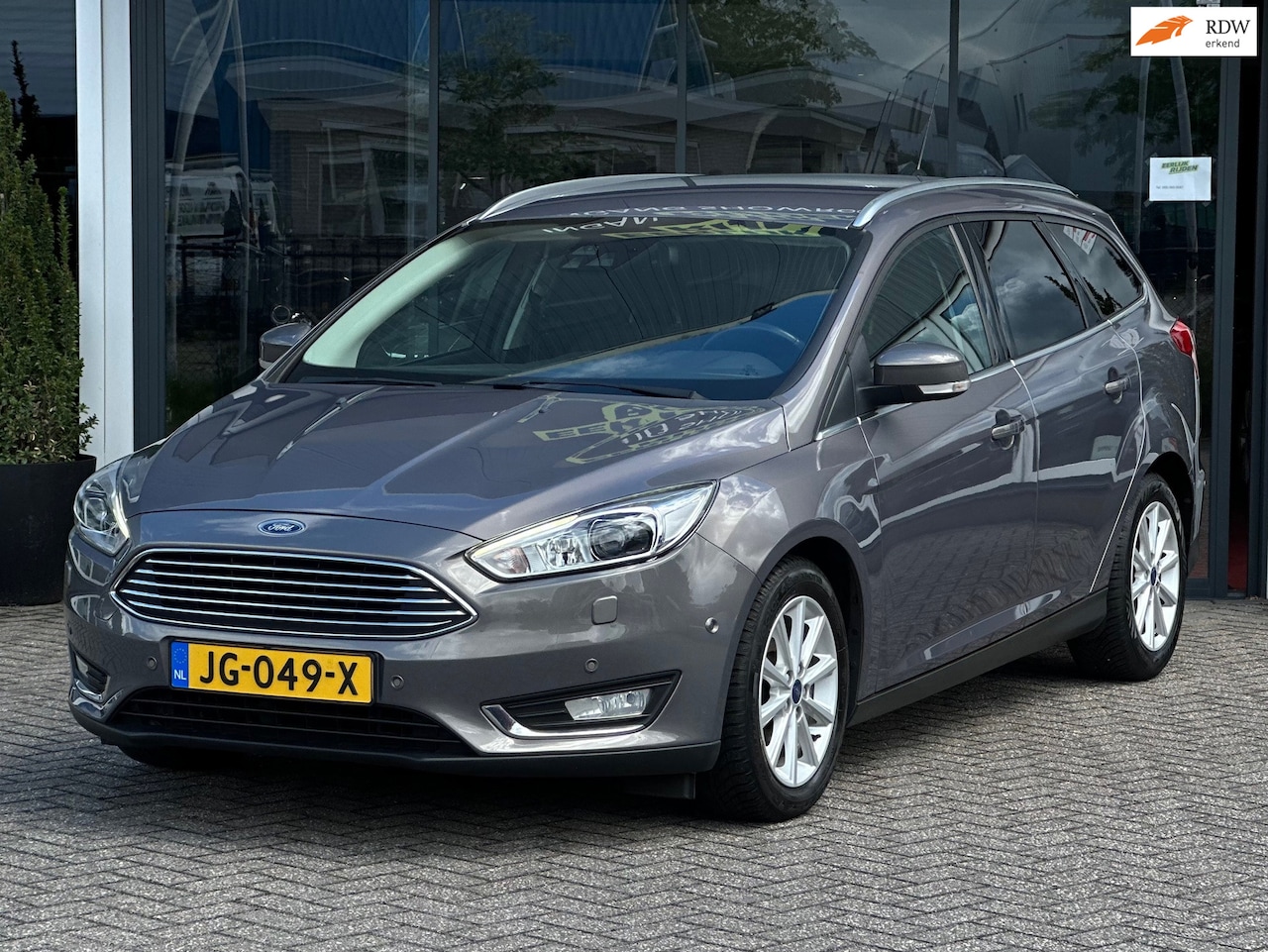 Ford Focus Wagon - 1.5 Titanium Edition / Nwe Distributie / Sfeerverlichting - AutoWereld.nl
