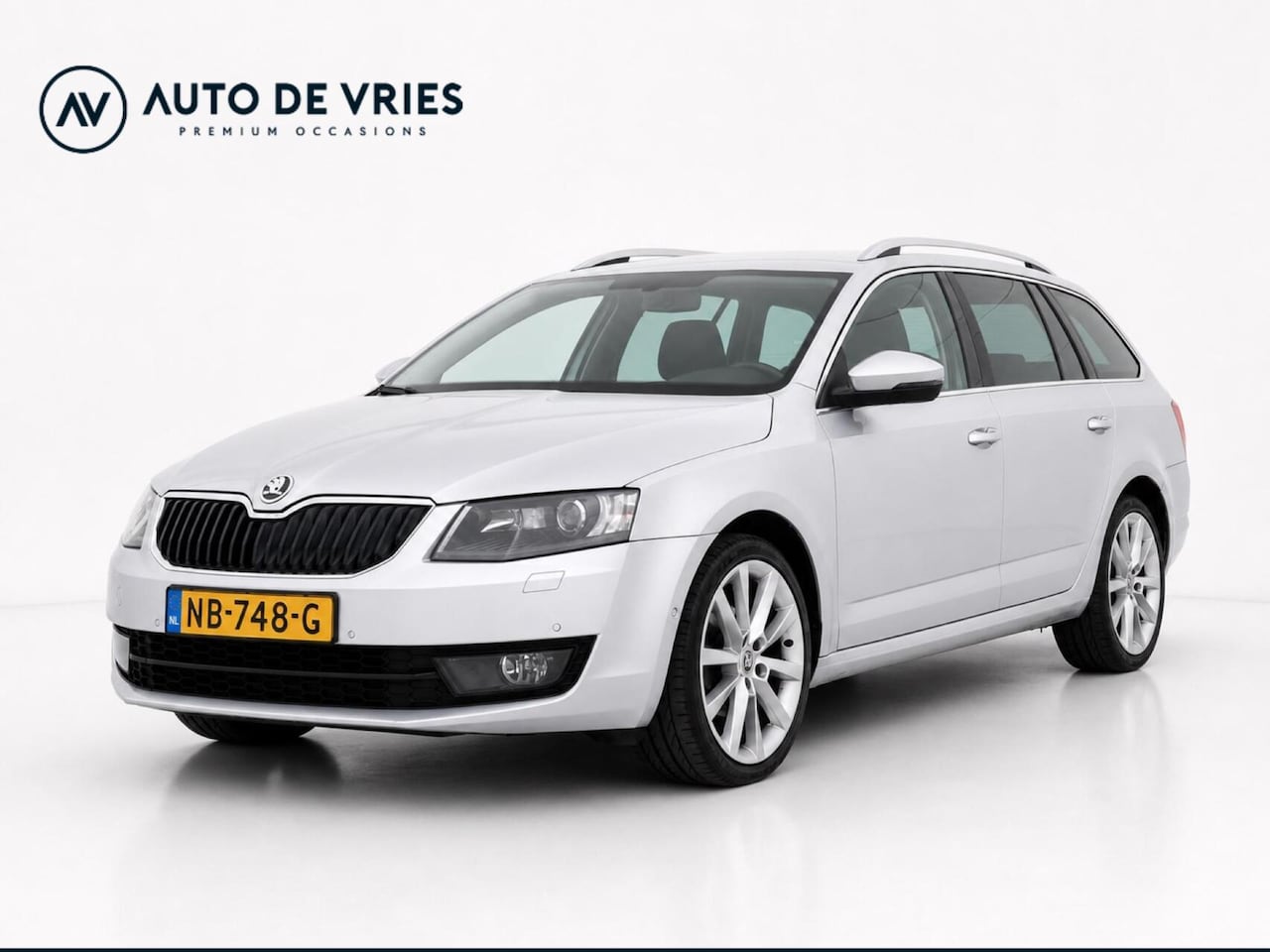 Skoda Octavia Combi - 1.6 TDI 110pk DSG Greentech Style Business | Navigatie | Xenon | Half leder | Trekhaak - AutoWereld.nl