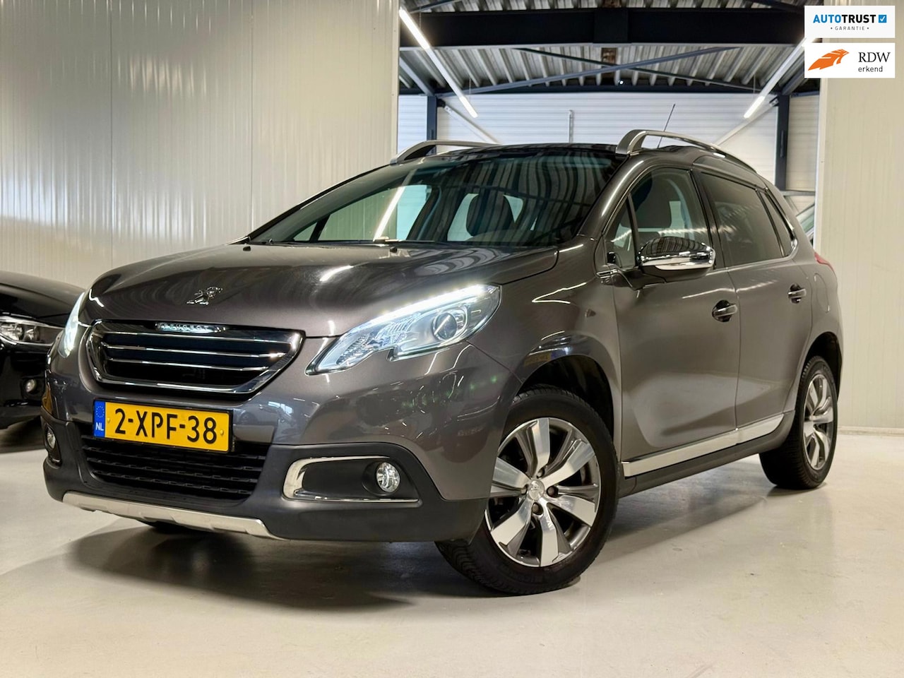 Peugeot 2008 - 1.2 PureTech Allure Automaat|Trekhaak!! - AutoWereld.nl