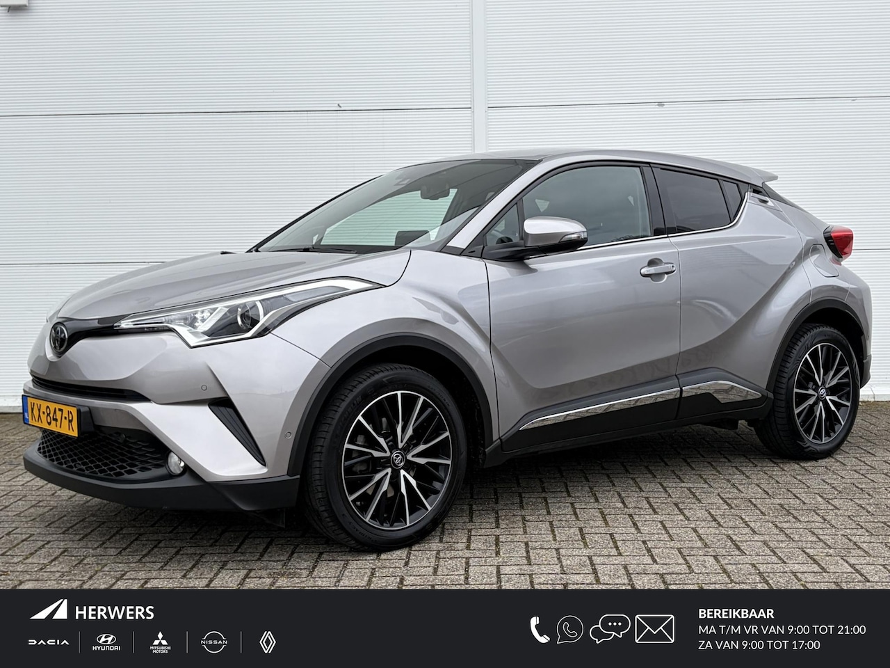 Toyota C-HR - 1.2 First Edition / Trekhaak (  1300 kg ) / Cruise control adaptief /  Navigatiesysteem / - AutoWereld.nl