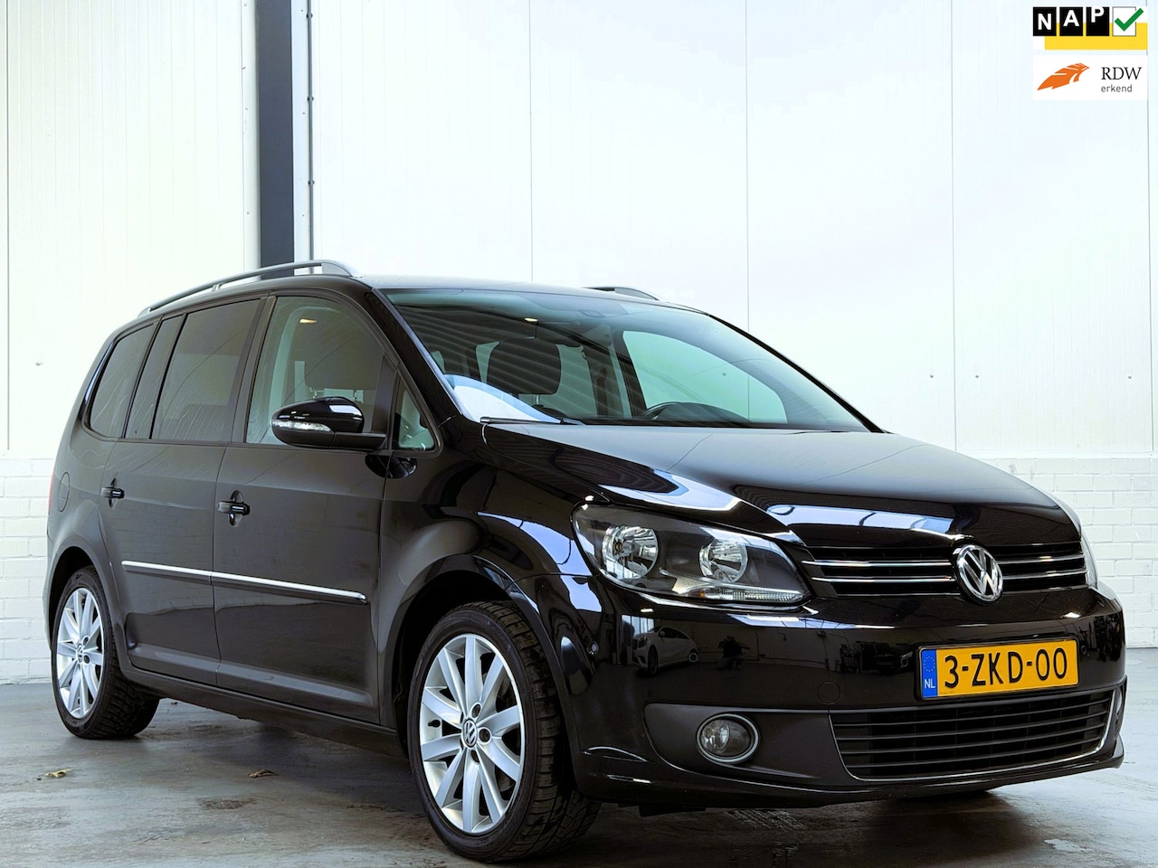 Volkswagen Touran - 1.2 TSI Highline BlueMotion 7p.|Carplay|Trekhaak|P.D.C. - AutoWereld.nl