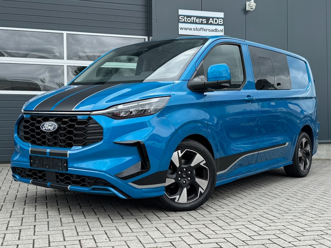 Ford Transit Custom - 320 2.0 TDCI L1H1 Sport DC AWD 170pk | Elekt. Trekhaak | 19 inch | 5-pers | Digi Spiegel | - AutoWereld.nl