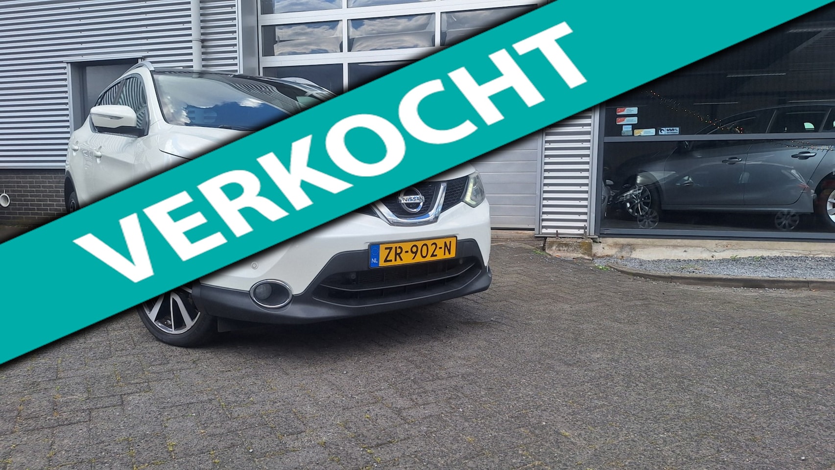 Nissan Qashqai - 1.2 Premier Edition/Nav/Camera/Pano dak/Lm/Pdc V/A/Enz - AutoWereld.nl