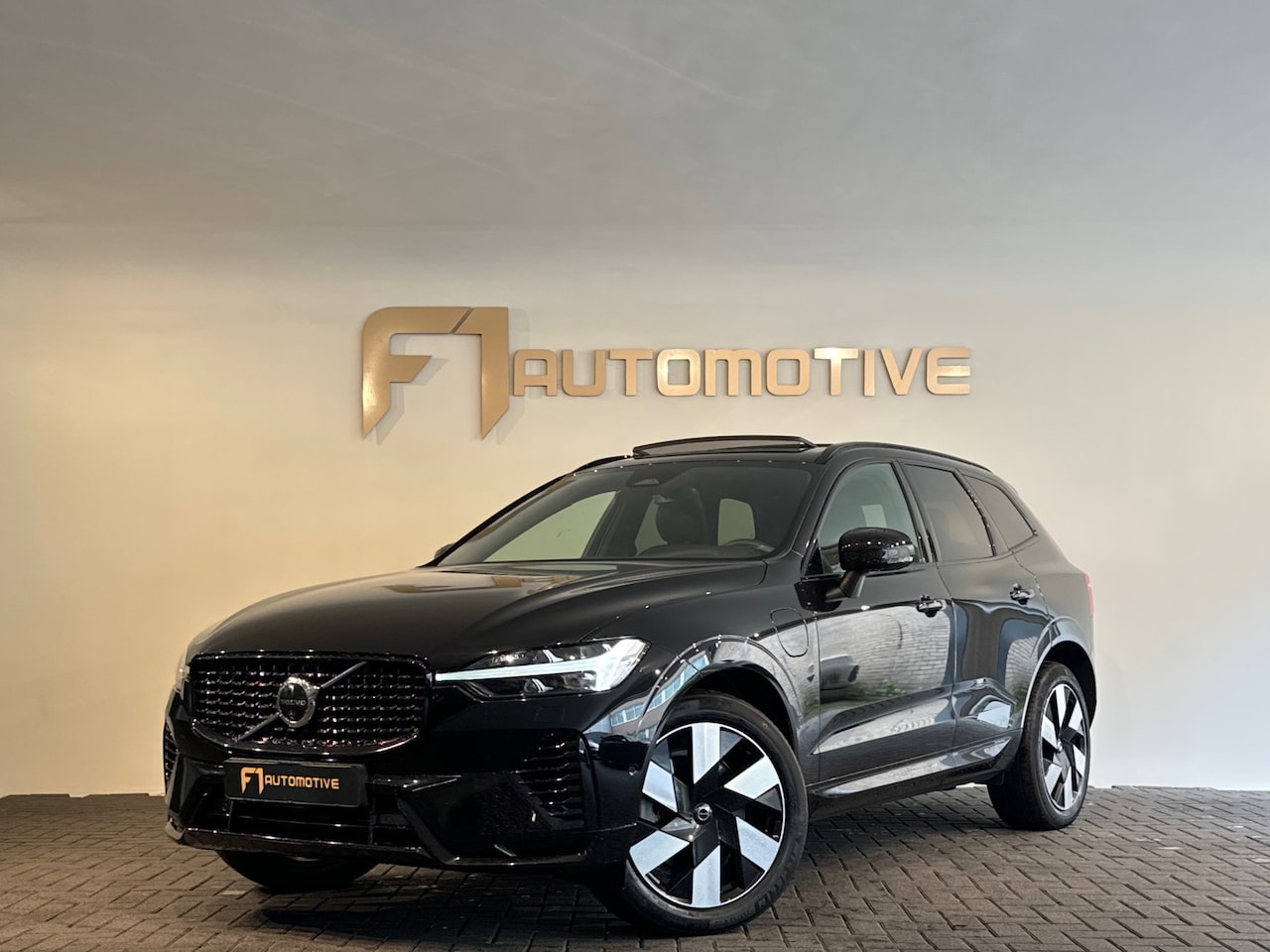 Volvo XC60 - 2.0 T8 Plug-in hybrid AWD Ultimate Bright Pano - AutoWereld.nl
