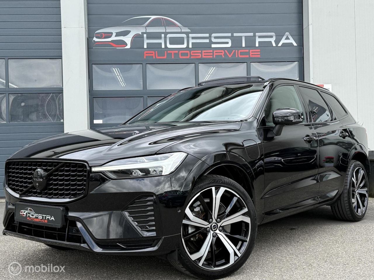 Volvo XC60 - 2.0 T6 Plug-in hybrid AWD R-Disign Black Edition Bomvol! - AutoWereld.nl