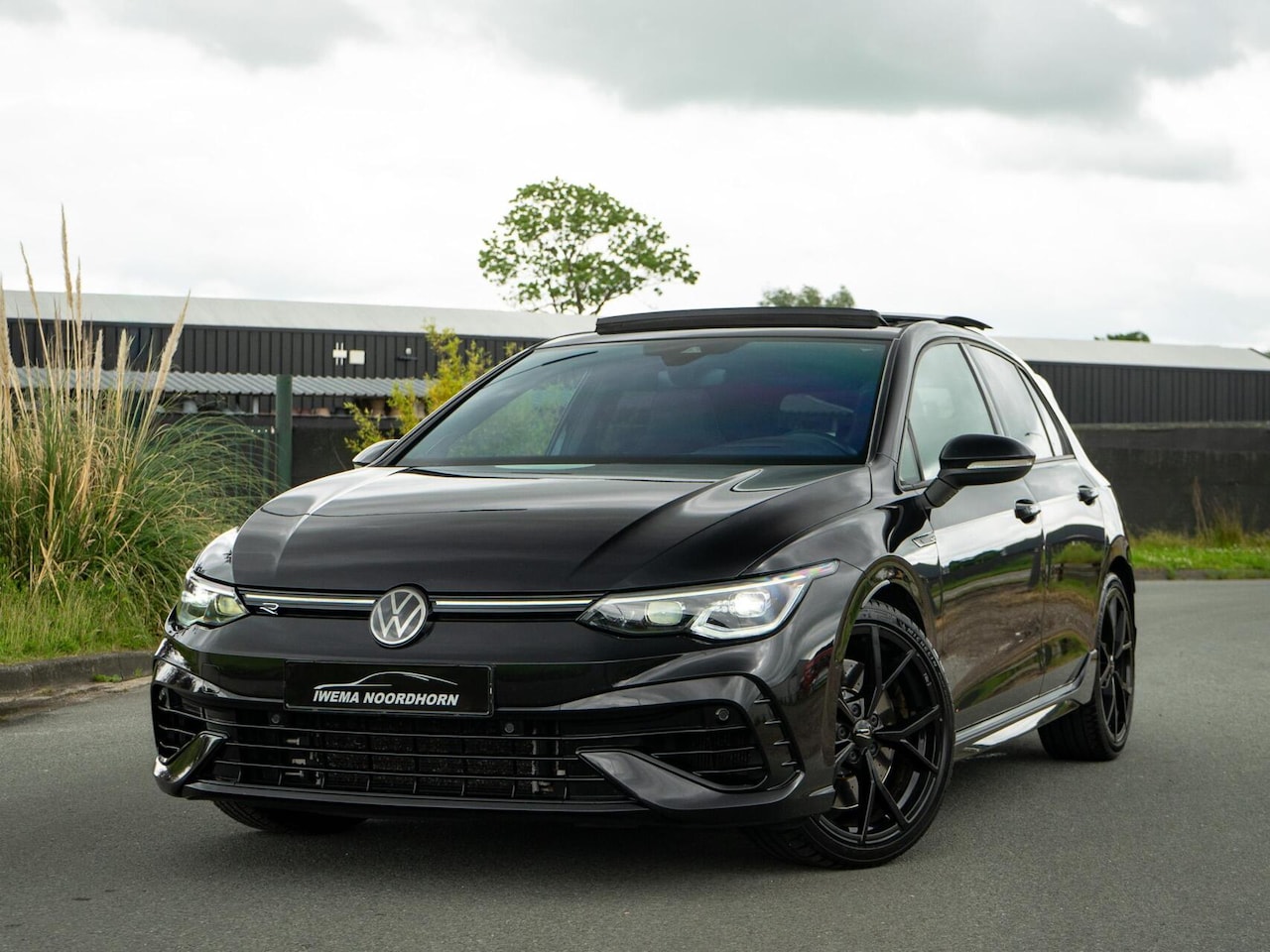 Volkswagen Golf - 2.0 TSI R 4Motion |Pano|H&K|Nürburgring Pakket|Akrapovič|Stoelverkoeling|Matrix LED|Stuurv - AutoWereld.nl