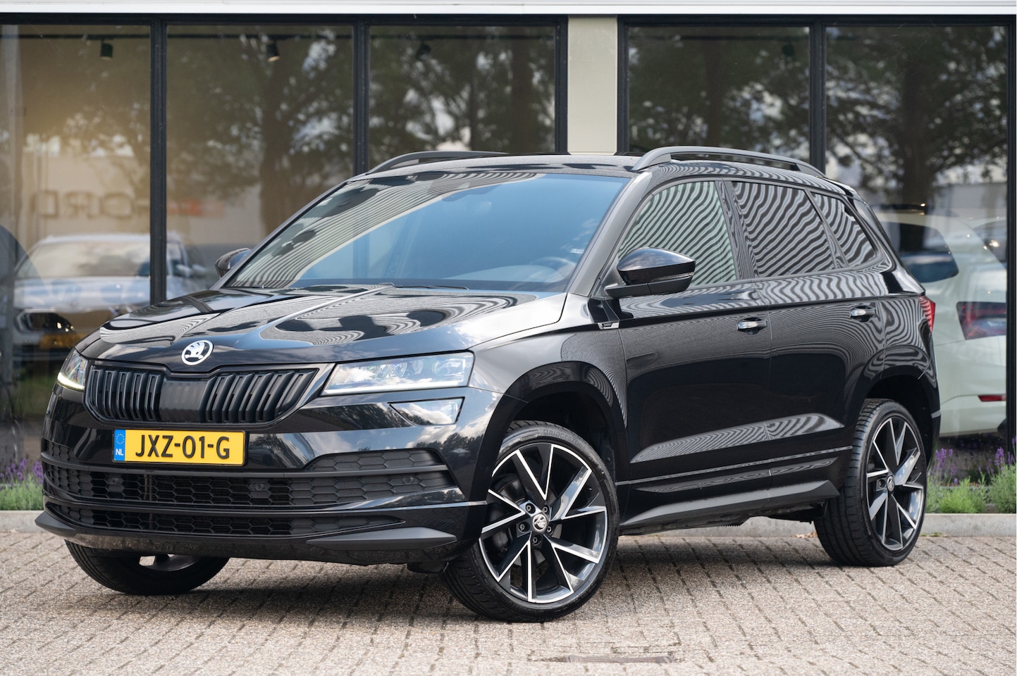 Skoda Karoq - 1.5 TSI ACT Sportline Business | ACC | Navi | Apple CarPlay | CANTON Audio | Camera - AutoWereld.nl