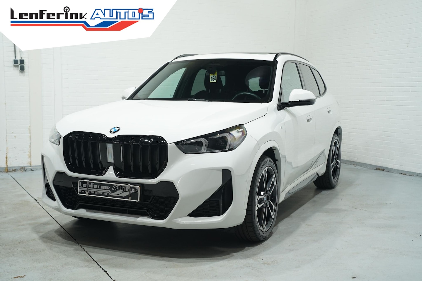 BMW X1 - sDrive20i M Sport Panodak Led koplampen Camera Shadowline Stuur- en stoelverwarming 19 Inc - AutoWereld.nl