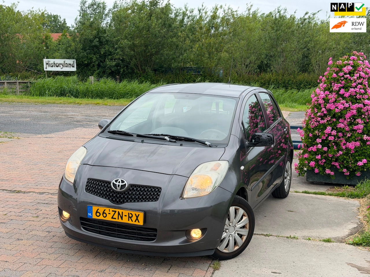 Toyota Yaris - 1.3 VVTi Sol | Sport | Airco | NAP - AutoWereld.nl
