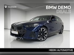 BMW 5-serie Touring - 530e M-Sport Pro | 21" | Pano | Harman Kardon | Trekhaak | Driving Assistant Plus | Nu 75.