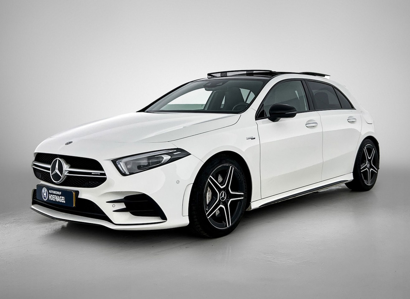 Mercedes-Benz A-klasse - AMG 35 4MATIC Premium Plus | Panodak | Sfeerverlichting | Stoelverw. | Adaptive Cruise | C - AutoWereld.nl