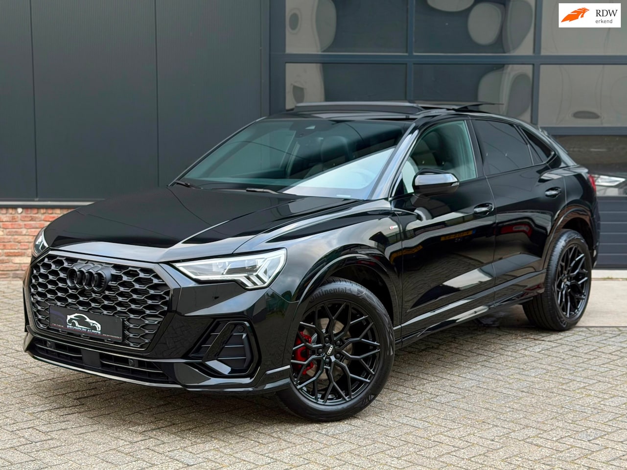 Audi Q3 Sportback - 35 TFSI S-Line 150 pk Blackstyle/pano/Camera/sfeerverlichting - AutoWereld.nl
