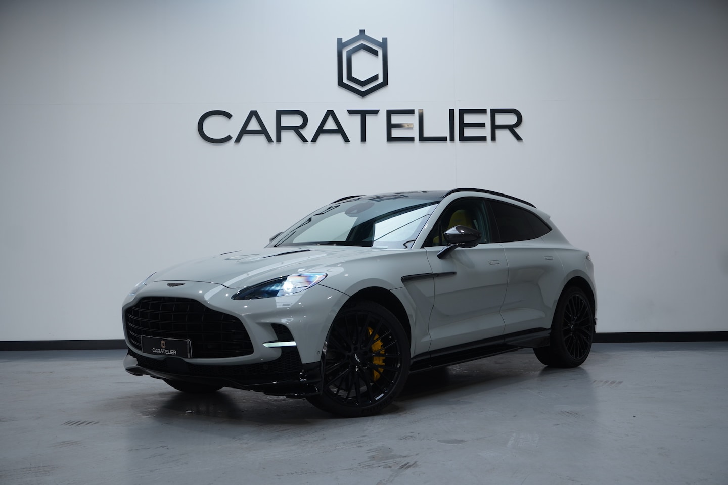 Aston Martin DBX - 4.0 V8 707 / Full Carbon / Sportuitlaat / Top Condition! - AutoWereld.nl