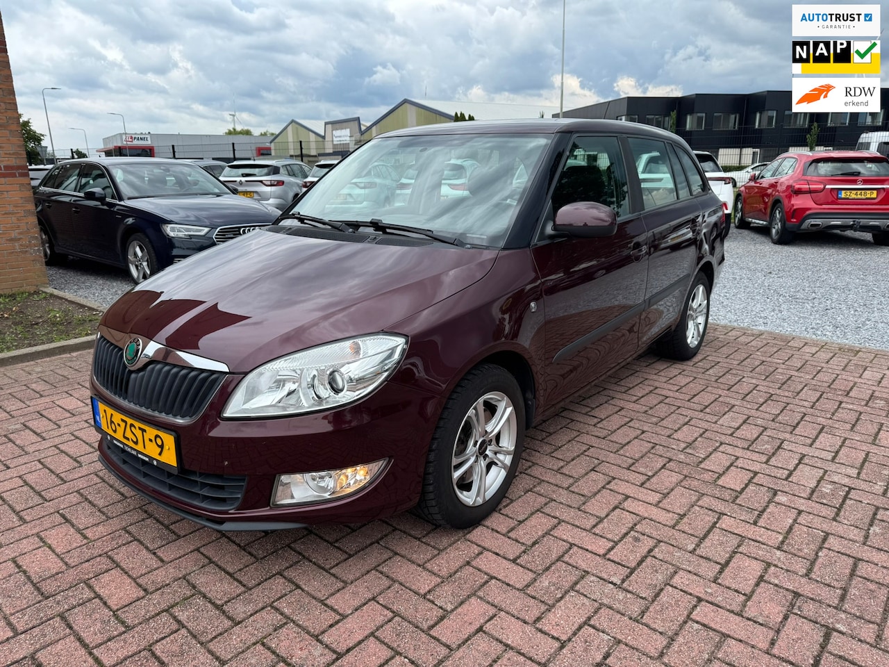 Skoda Fabia Combi - 1.2 TSI Ambition Busnessline 1.2 TSI Ambition Busnessline, Trekhaak, Navi, Climatronic, PDC, Cruise, - AutoWereld.nl