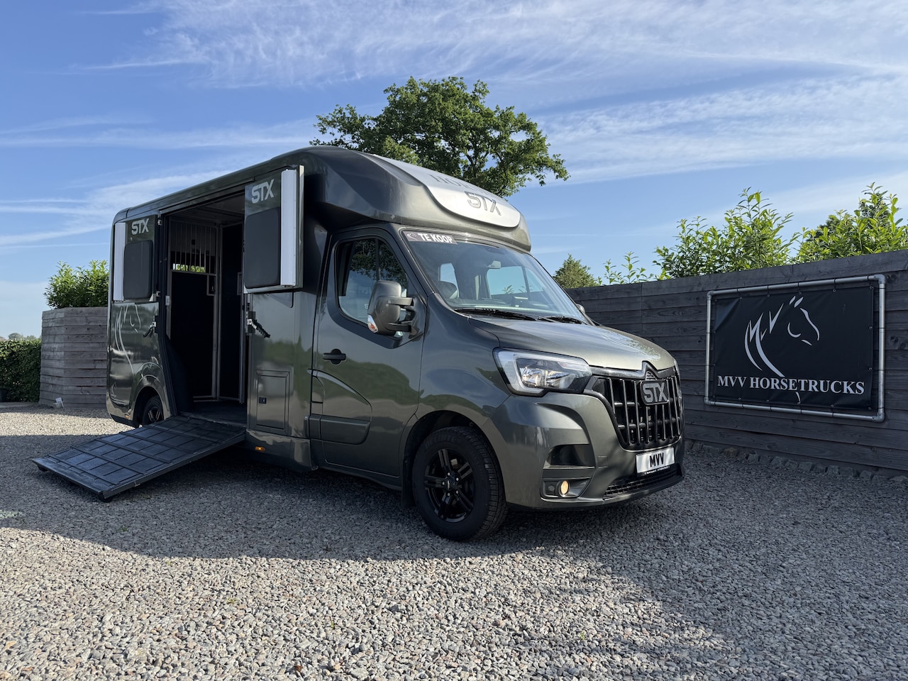Renault Master - | HORSETRUCK | STX | STALLION 5XL | 2023 | 70.026KM | DUB CAB | HENGST | LONG | 5-SEAT | L - AutoWereld.nl
