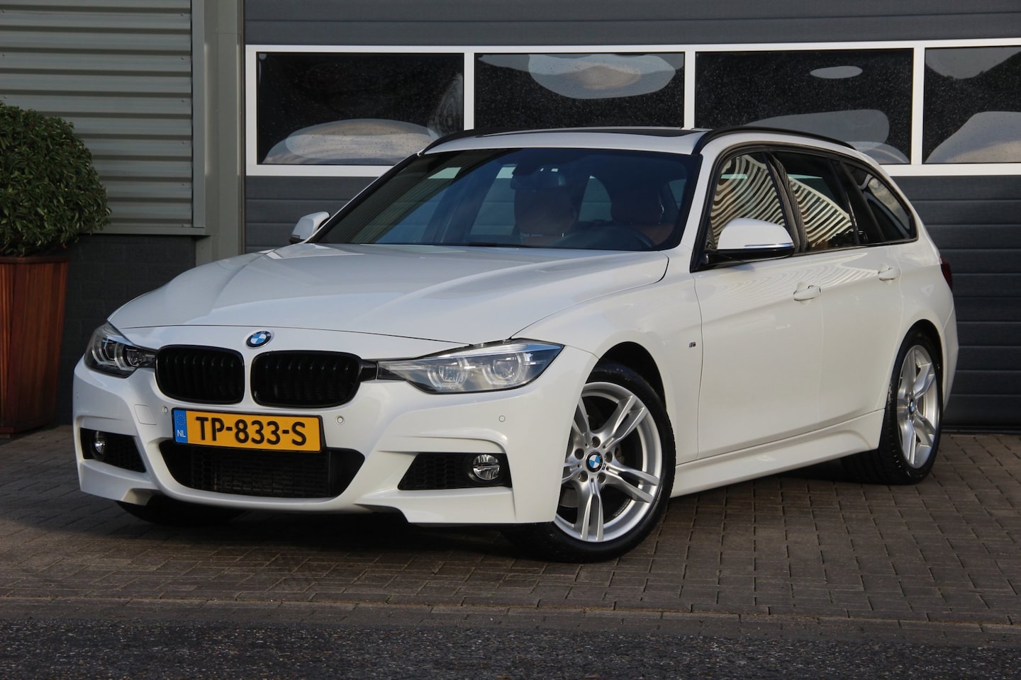 BMW 3-serie Touring - 318i M Sport Edition 318i M Sport Edition - AutoWereld.nl