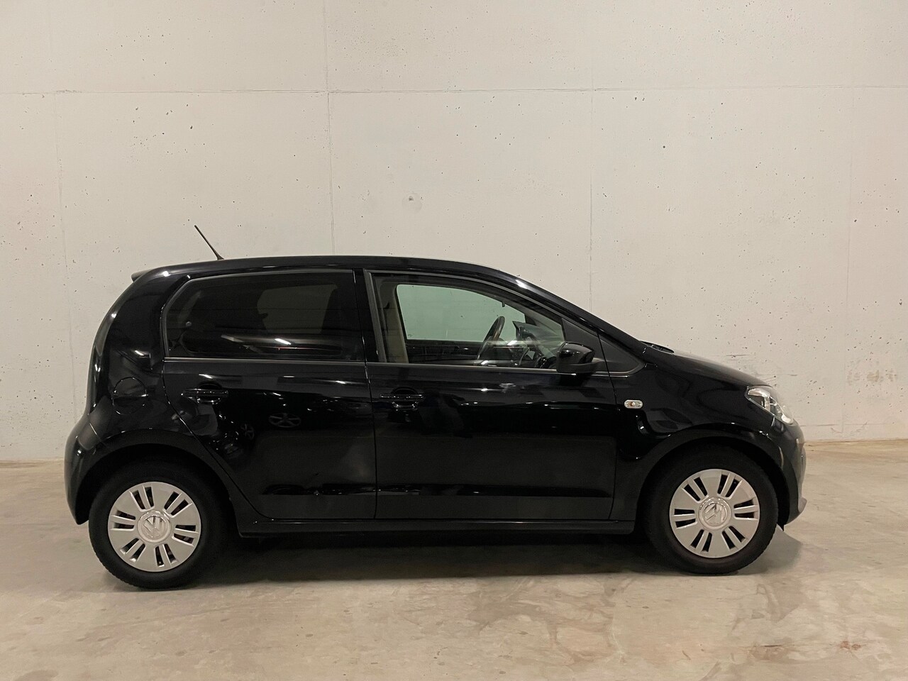 Volkswagen Up! - 1.0 move up! BlueMotion 5drs. Airco APK - AutoWereld.nl