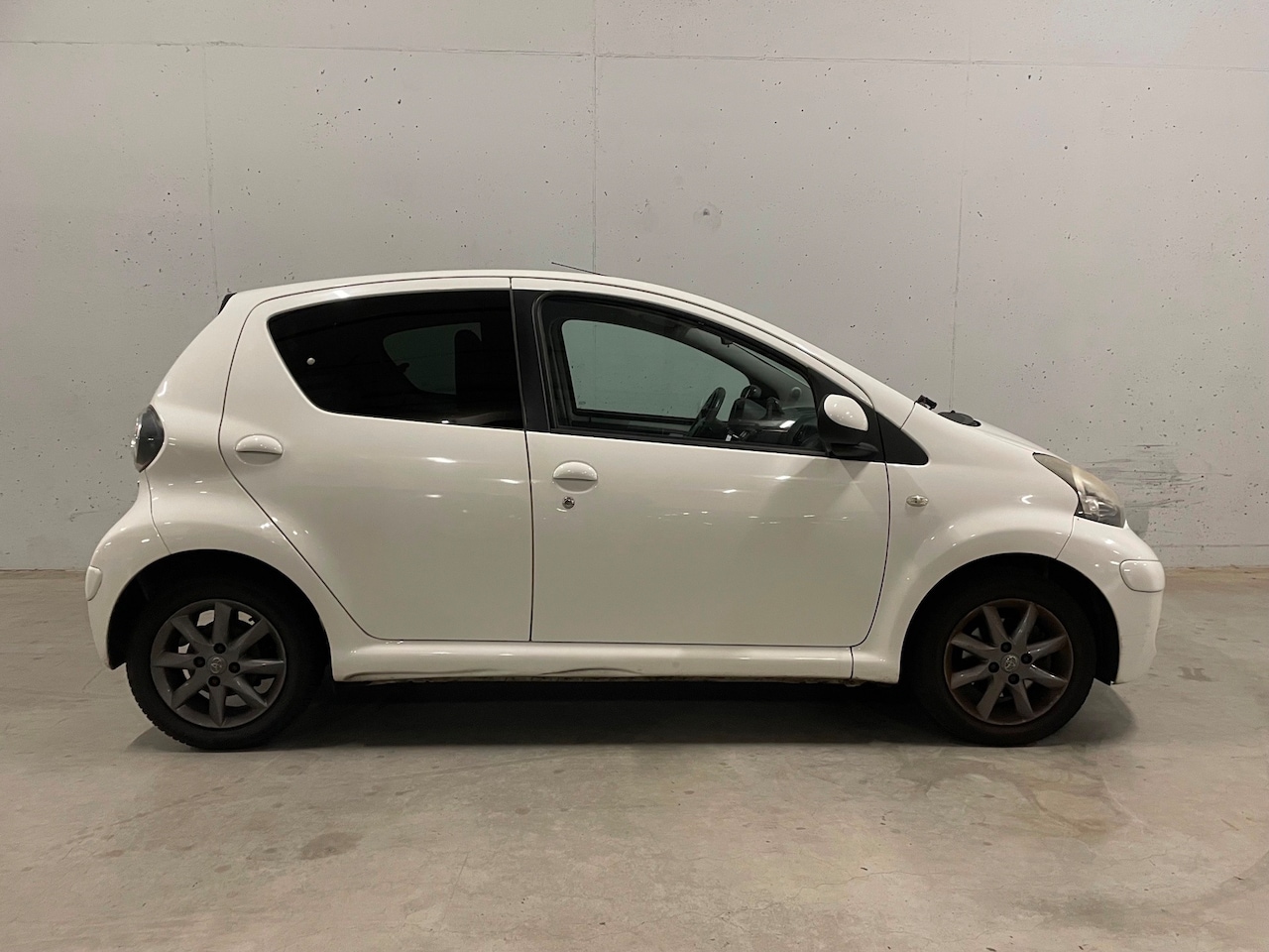 Toyota Aygo - 1.0-12V Dynamic Navigator 5drs. Airco APK Navi - AutoWereld.nl