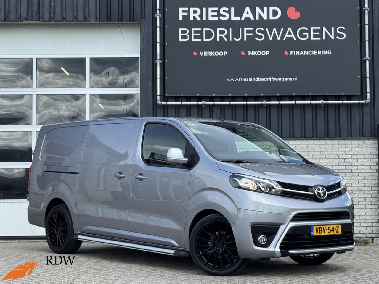 Toyota PROACE Long Worker - 2.0 D-4D 177pk Professional Trekhaak/Leer/Clima/Navi/20" - AutoWereld.nl