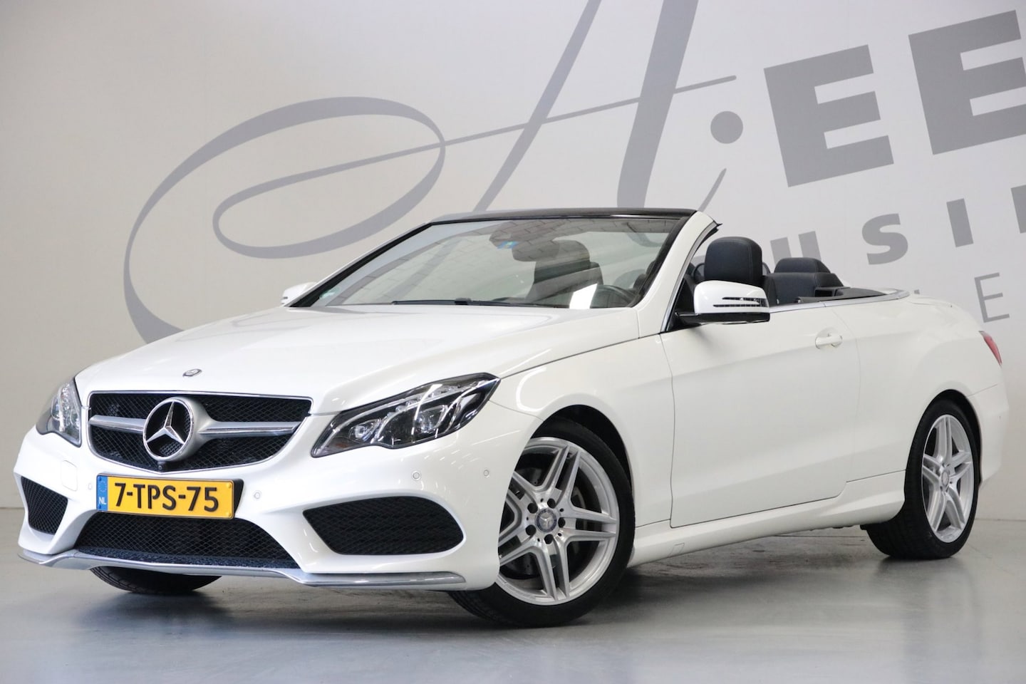 Mercedes-Benz E-klasse Cabrio - 200 360' camera/ AMG-styling/ NAP/ Origineel NL - AutoWereld.nl