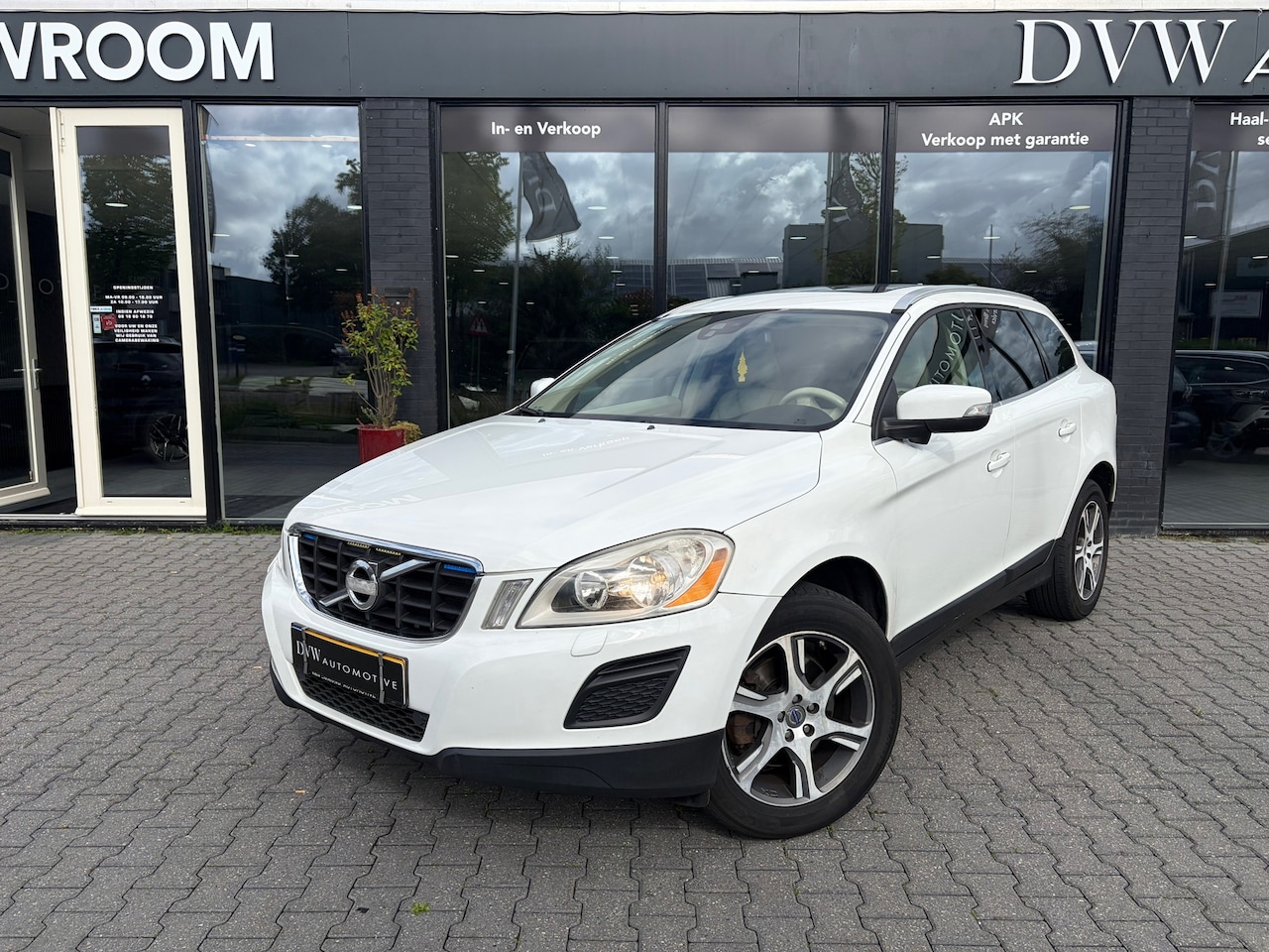 Volvo XC60 - 3.0 T6 Momentum 3.0 T6 Momentum - AutoWereld.nl