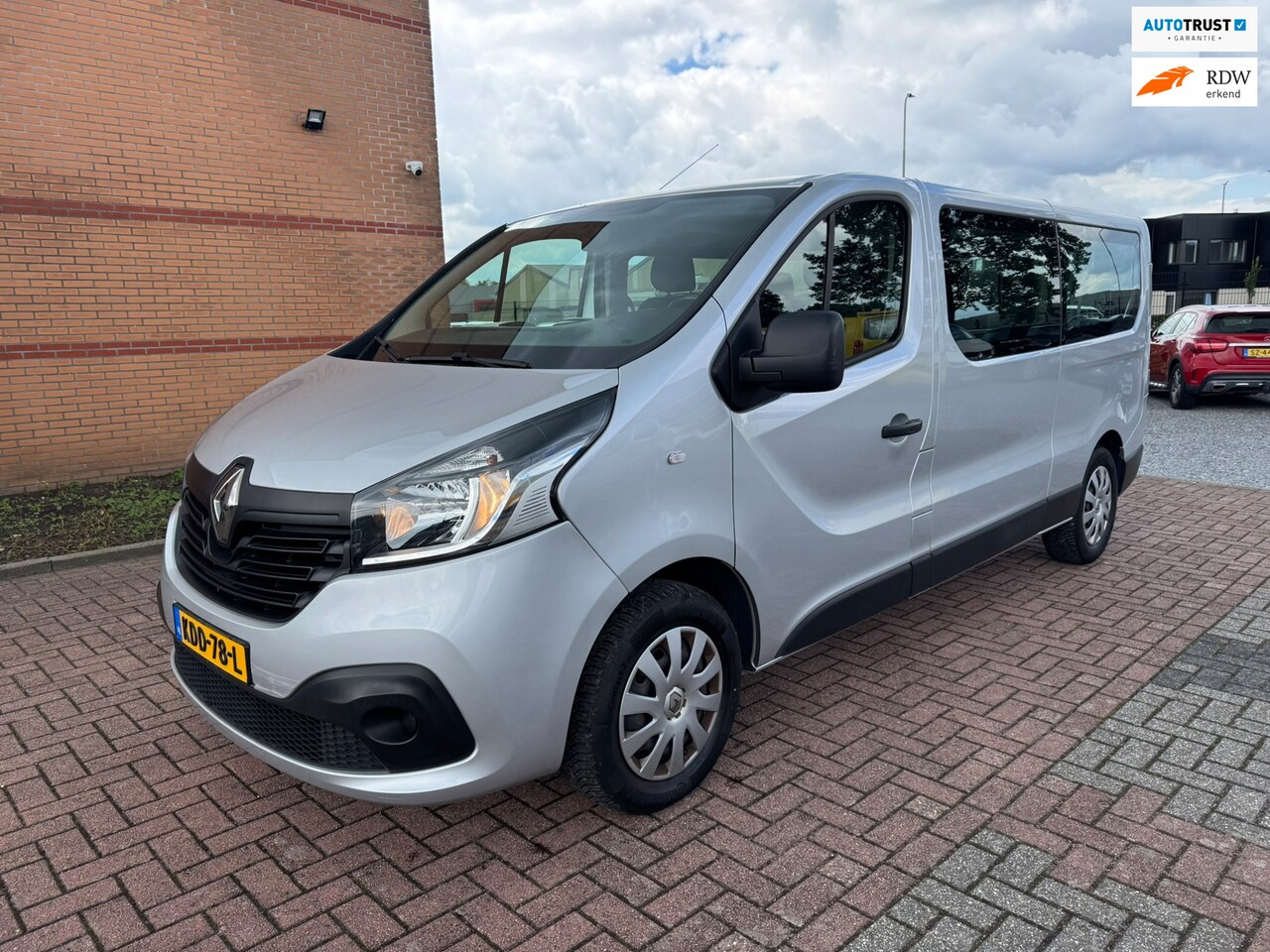 Renault Trafic Passenger - 1.6 dCi Grand Expression Energy 8 persoons, Navi, Clima, PDC, - AutoWereld.nl