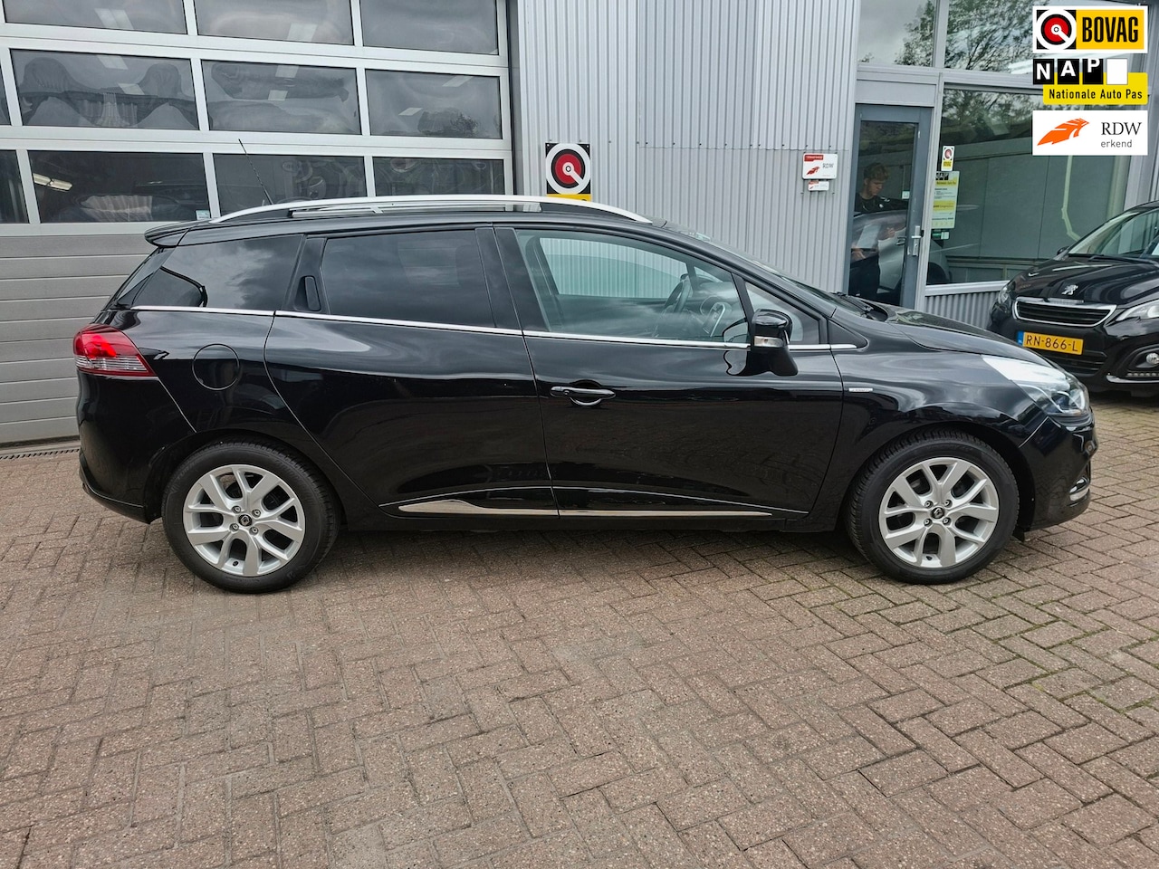 Renault Clio - 0.9 TCe Limited PDC Navi Airco Cruise Isofix - AutoWereld.nl