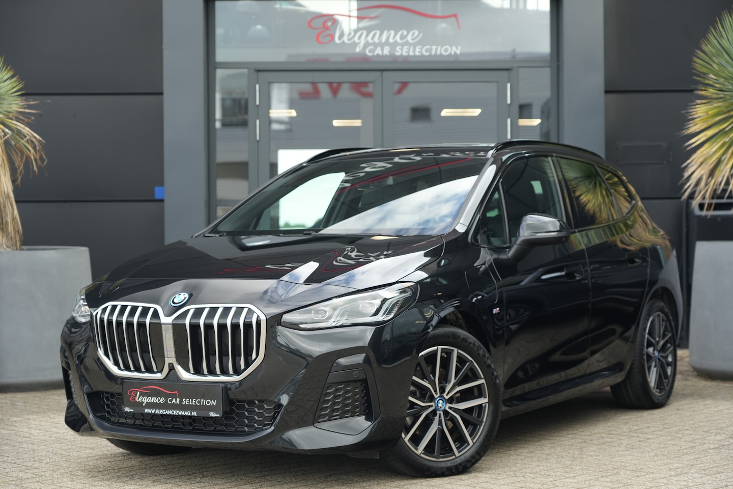 BMW 2-serie Active Tourer - 225e xDrive M Sport 245pk Panoramadak/Navigatie/360Camera - AutoWereld.nl