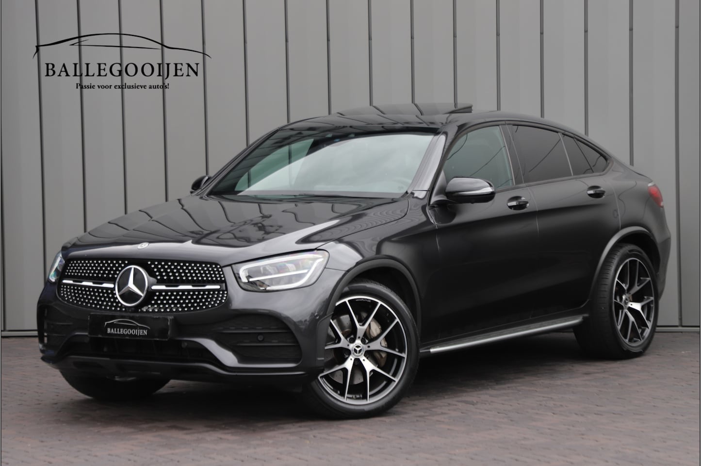 Mercedes-Benz GLC-klasse Coupé - 300 AMG 4-Matic | 258PK | Schuifdak | Trekhaak | Led | Carplay | Distronic | Leder | Stoel - AutoWereld.nl