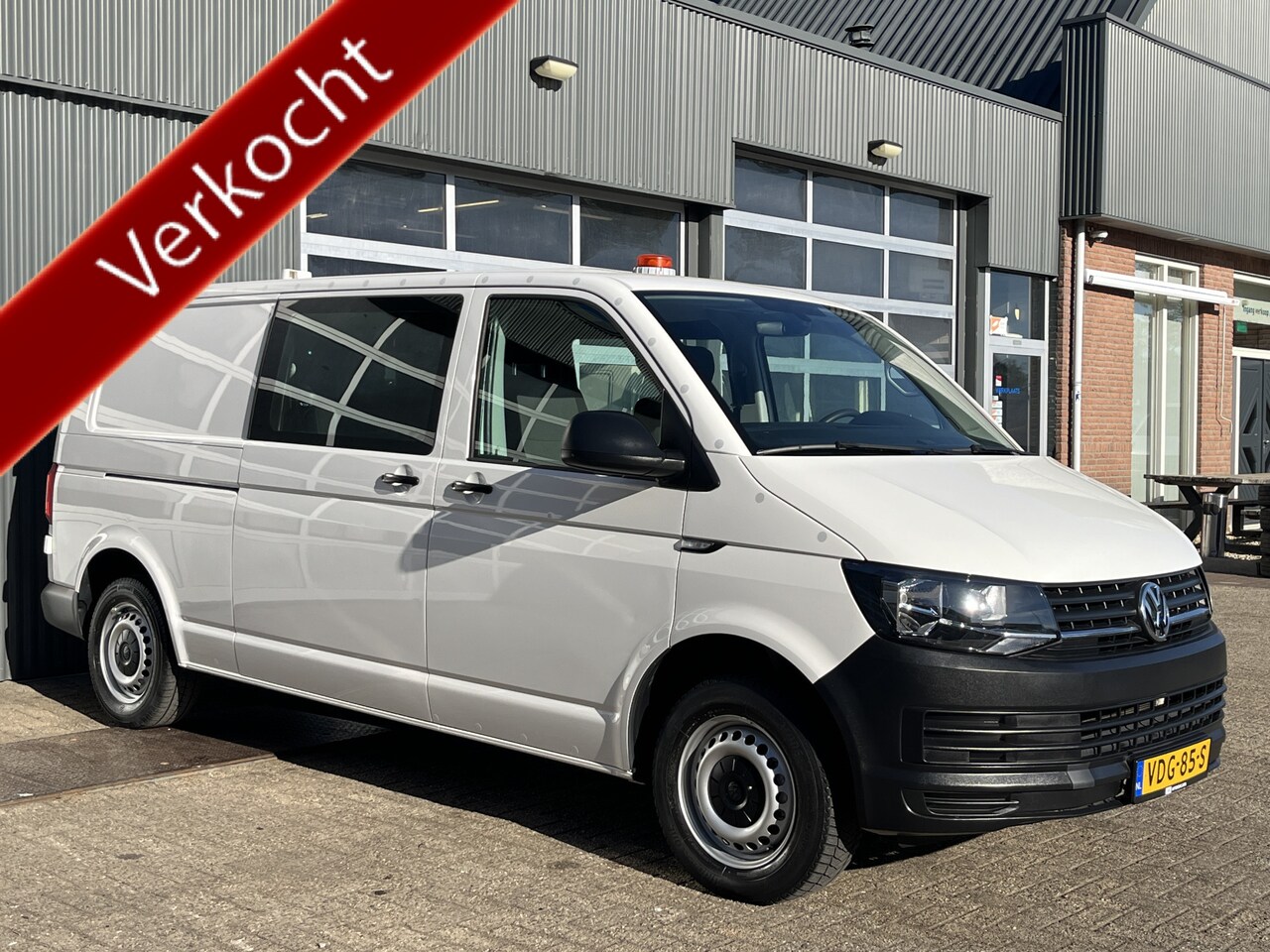 Volkswagen Transporter - 2.0 TDI L2H1 DC Airco Cruise controle Telefoonverbinding Trekhaak 2200kg trekgewicht Parke - AutoWereld.nl