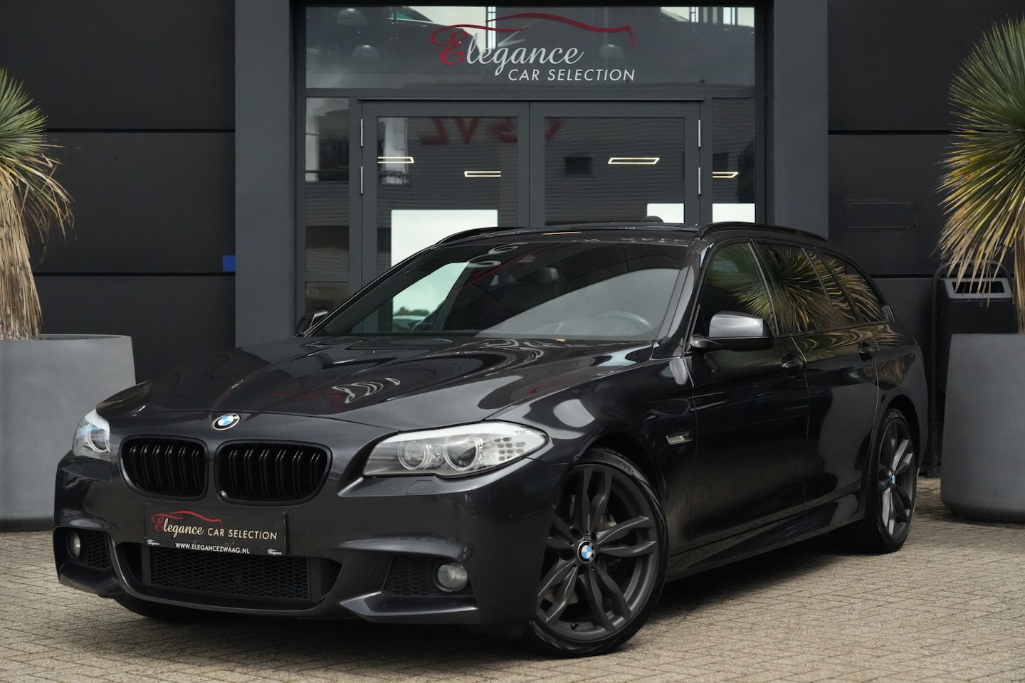 BMW 5-serie Touring - 535xi M Sport High Executive 306pk Panoramadak/Stoelverwarming/360 Camera - AutoWereld.nl