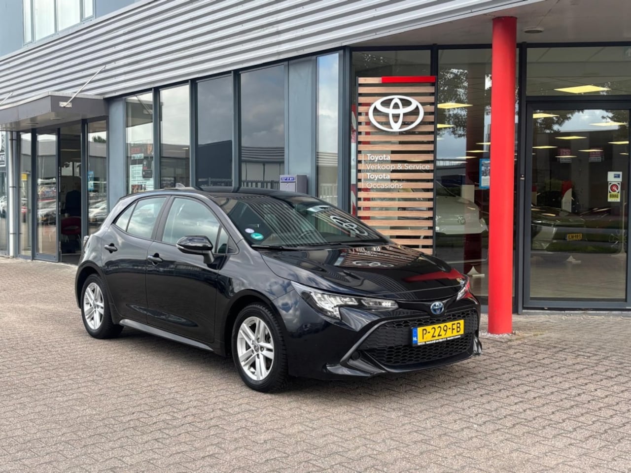 Toyota Corolla - 1.8 Hybrid Active | Automaat | Carplay | A. camera | €21.995,- r - AutoWereld.nl