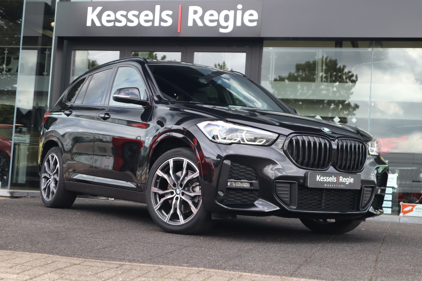 BMW X1 - xDrive25e M-Sport | HuD | Trekhaak | 19” | Camera | Leer | Stoelverwarming | DAB+ | Sensor - AutoWereld.nl