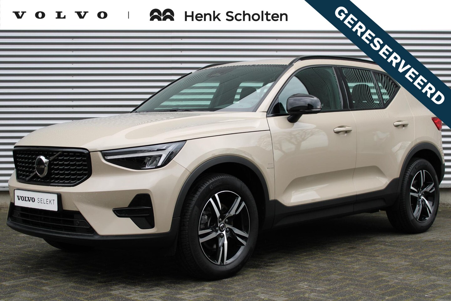 Volvo XC40 - 2.0 B4 Mild Hybrid Plus Dark | Verwarmbare Voorruit | Trekhaak | Elektrische Achterklep | - AutoWereld.nl