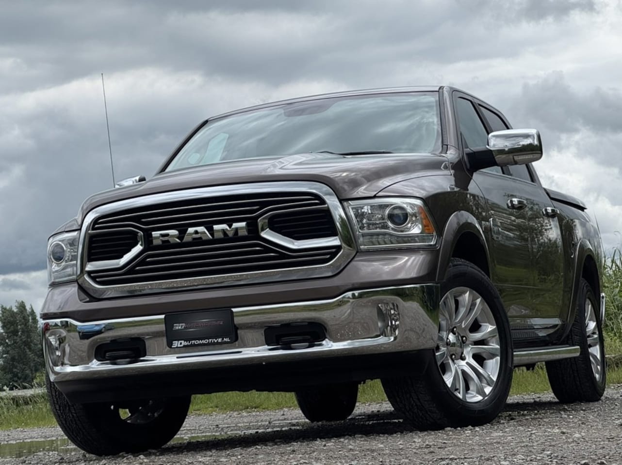 Dodge Ram 1500 - LONGHORN 5.7L V8, 1E EIG, LAGE BIJTELLING, LUCHTVERING - AutoWereld.nl