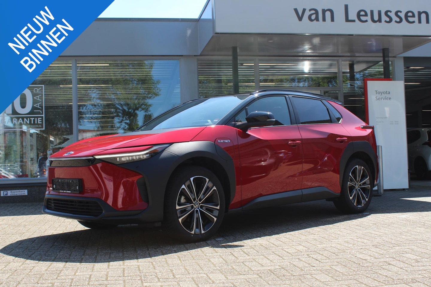 Toyota bZ4X - PREMIUM 71KWH PANORAMADAK EL-ACHTERKLEP KEYLESS STOEL/STUURVERW. HALF-LEDER ELEKTR-STOELBE - AutoWereld.nl