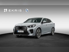 BMW iX2 - eDrive20 67 kWh | M-Sport Pro | Comfort Access | Massage | Elektrisch bediende stoel | Pan