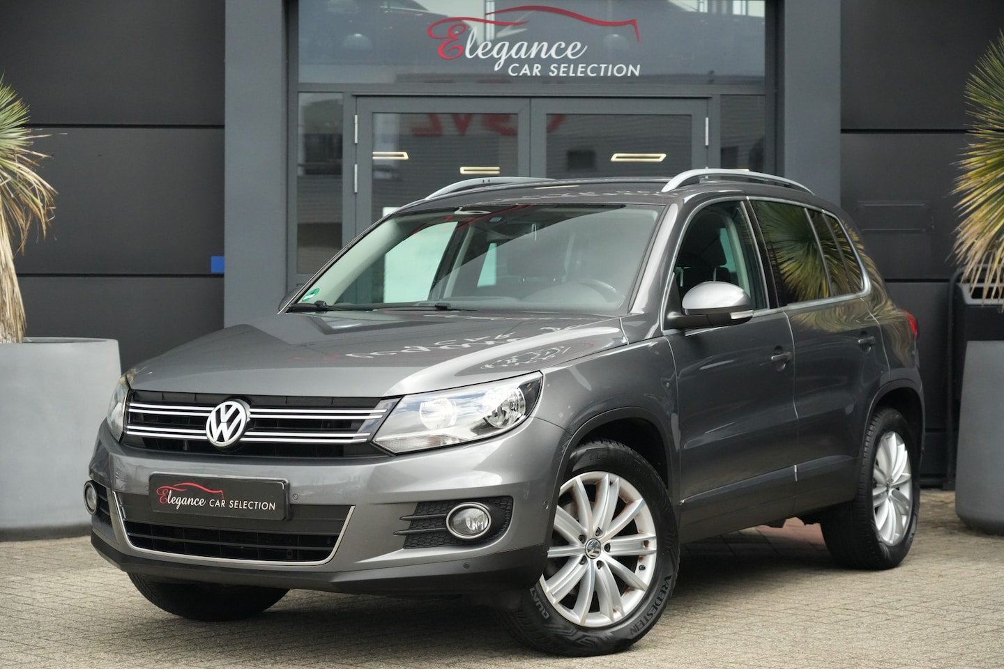 Volkswagen Tiguan - 1.4 TSI Sport&Style 160pk Navigatie/Trekhaak/Camera - AutoWereld.nl