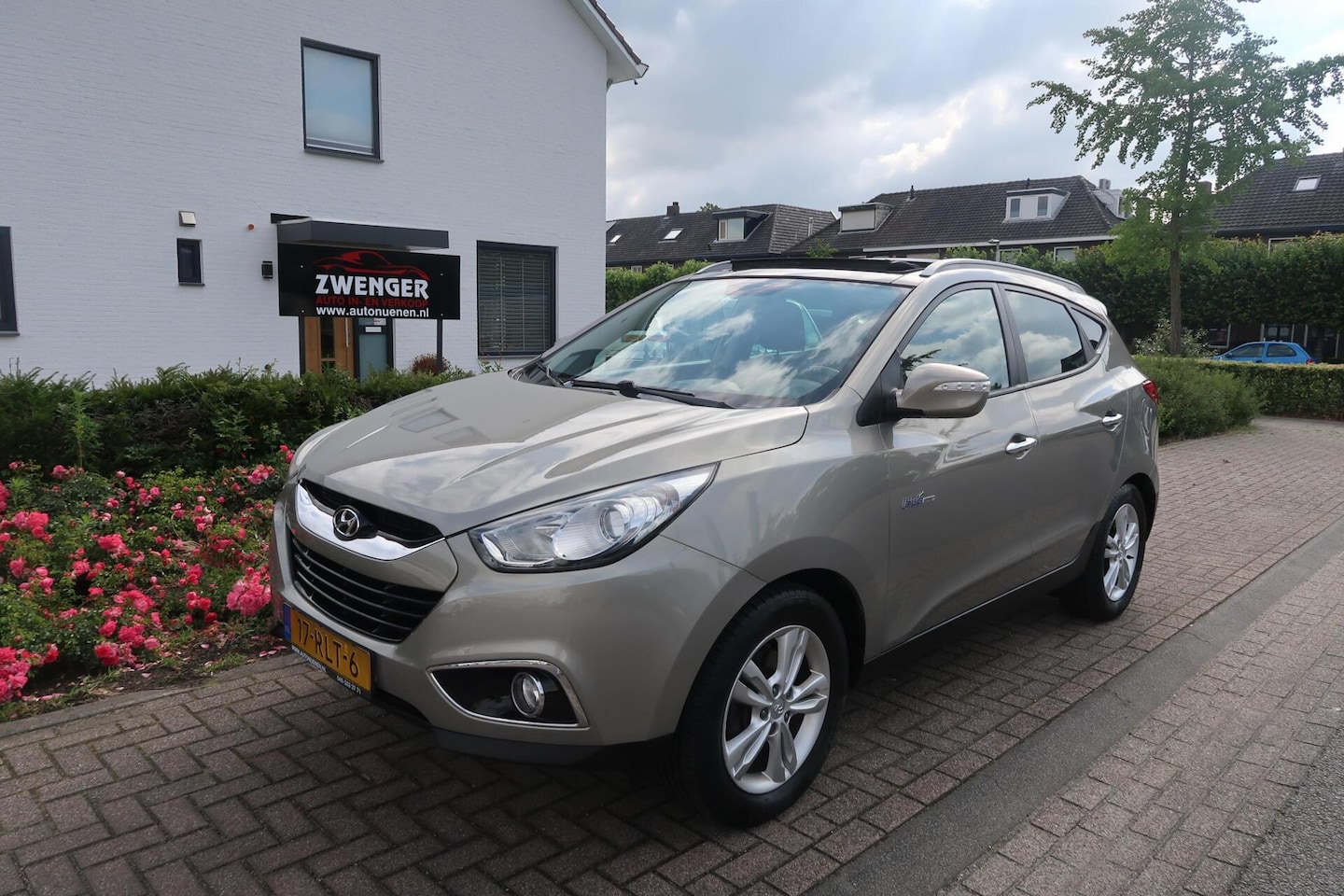 Hyundai ix35 - 1.6i GDI PANORAMADAK|TREKHAAK|NAVIGATIE|CRUISECONTROL|BLUETOOTH|AIRCO|GOED ONDERHOUDEN - AutoWereld.nl