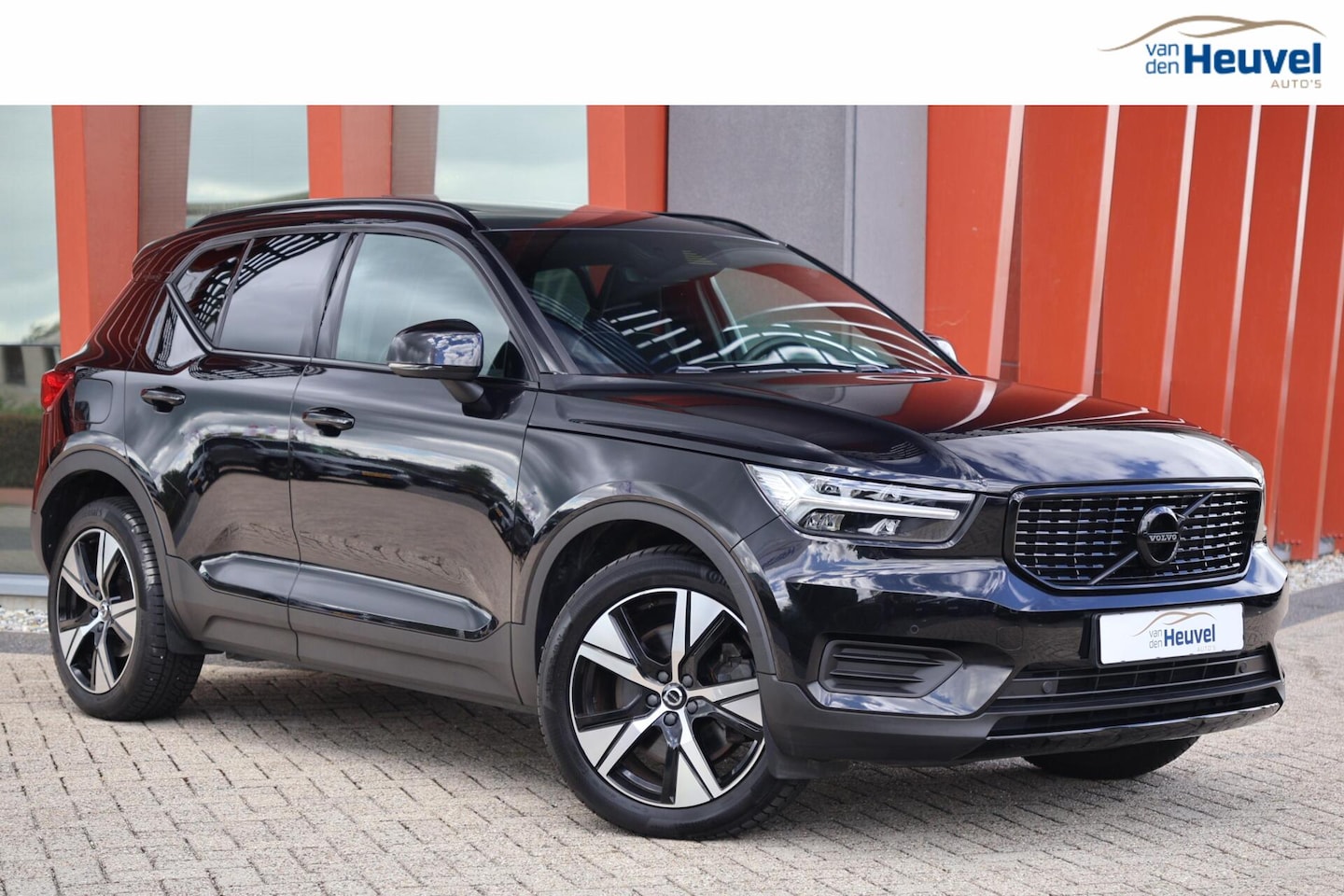 Volvo XC40 - T4 Recharge R-Design | Stoelverwarming | Trekhaak | H/K | Parkeercamera | Panoramadak | Ke - AutoWereld.nl