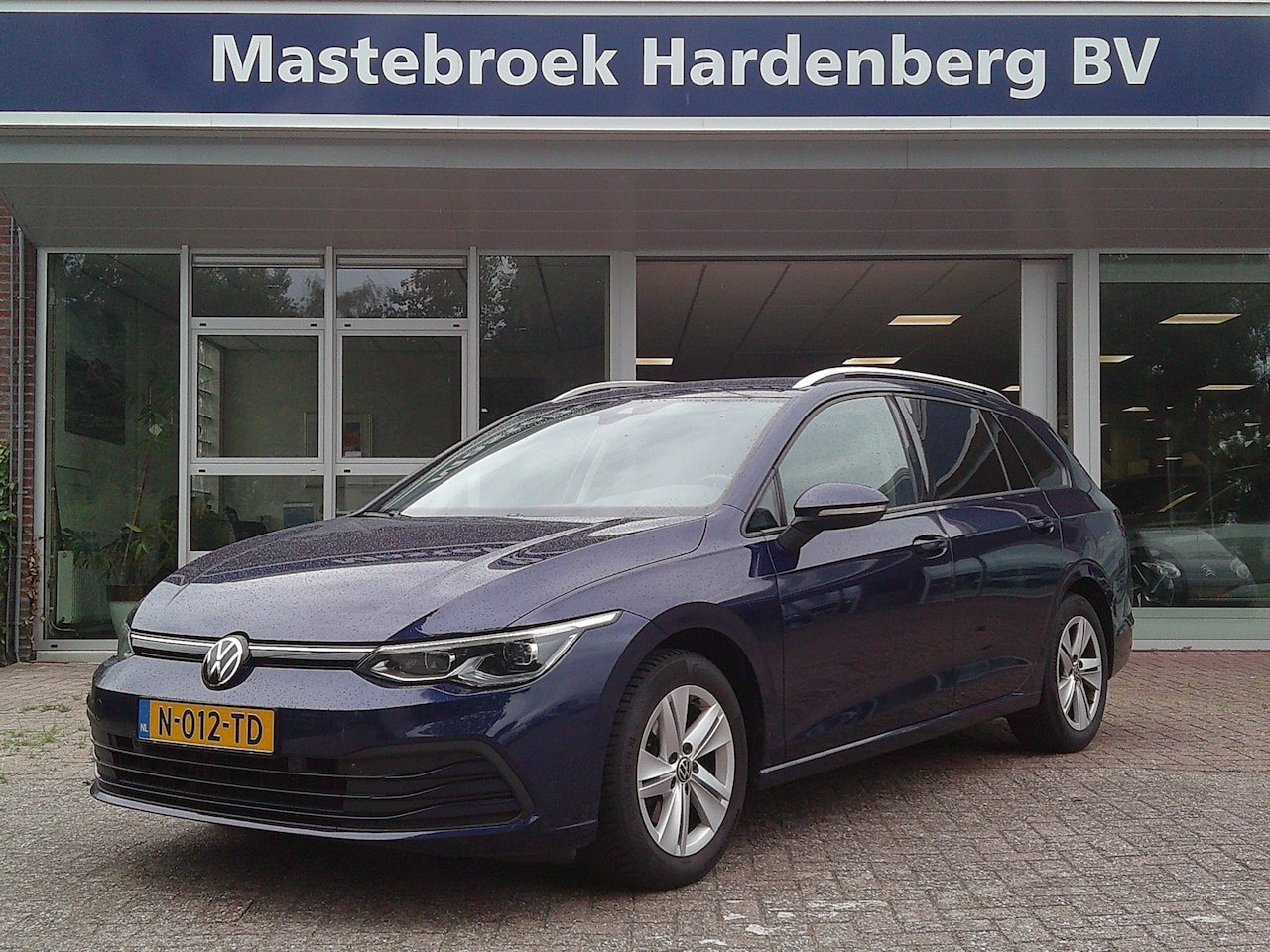 Volkswagen Golf Variant - 1.0 TSI Life Business Staat in Hardenberg - AutoWereld.nl