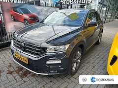 Volkswagen T-Roc - 1.5 TSI 150 pk Style | Trekhaak | Stoelverwarming | Cruise control adaptief |