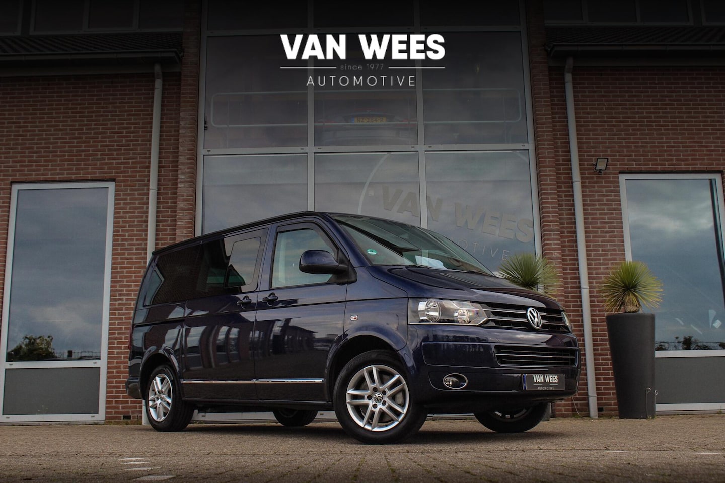 Volkswagen Transporter Multivan - 2.0 TDI L1H1 Highline | Camperbus | DSG | Stoelverwarming | Cruise control | Trekhaak | 17 - AutoWereld.nl