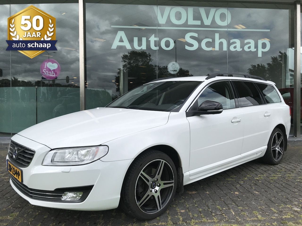 Volvo V70 - 2.0 T4 Classic Edition Automaat | Rijklaar incl garantie | Achterspoiler Standkachel Trekh - AutoWereld.nl