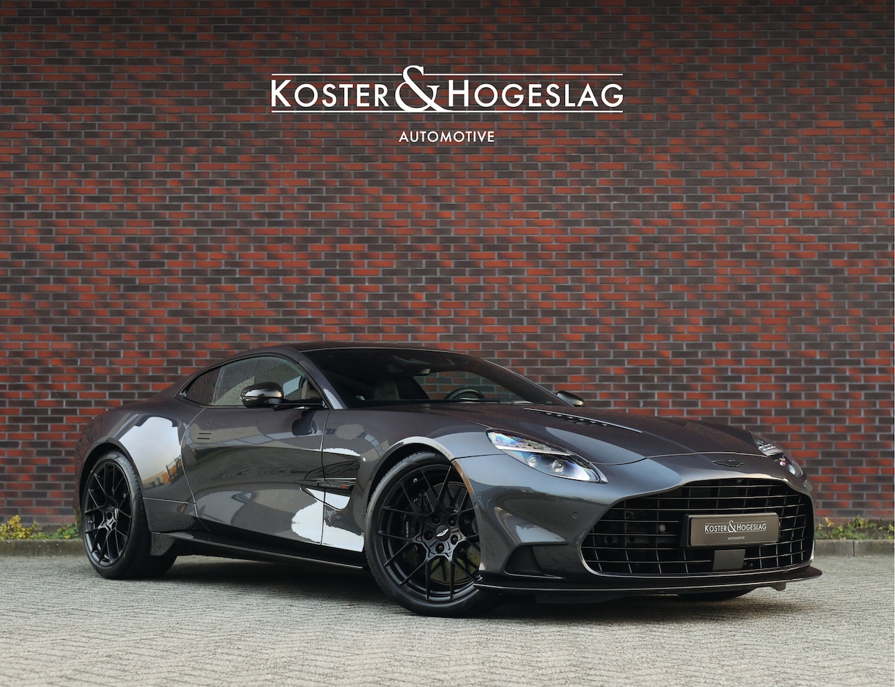 Aston Martin V12 Vanquish - 5.2 Coupe | Q Epsilon Black - Nieuwstaat - B&W - AutoWereld.nl