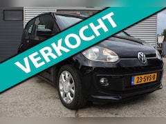 Volkswagen Up! - 1.0 move up navigatie, stoelverwarming, airco, parkeerhulp, lm-velgen, cruise-control boek