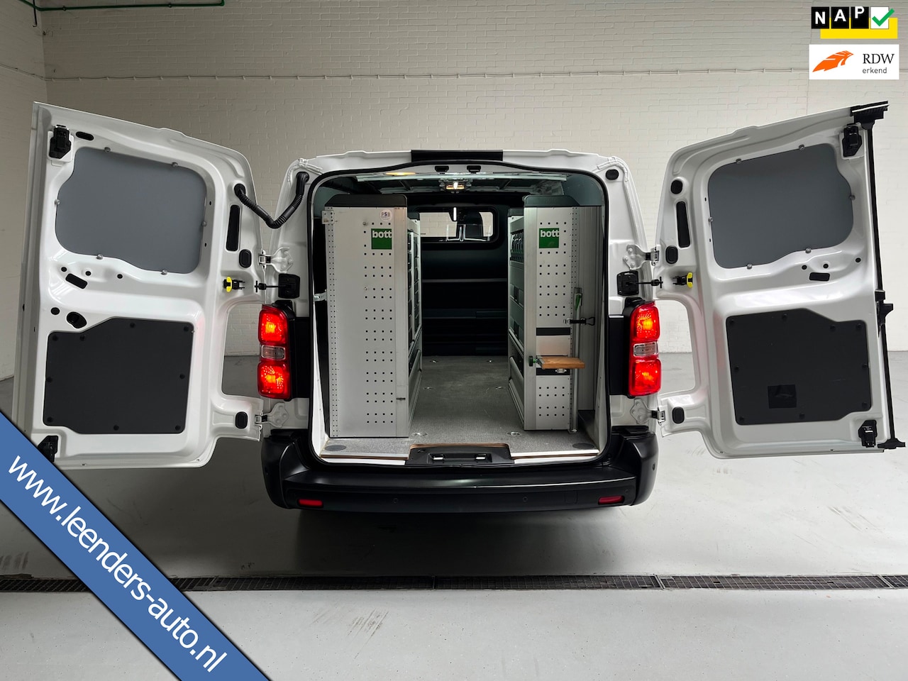 Peugeot Expert - L3H1 SERVICEWAGEN AUTOMAAT 2.0 BlueHDI 145PK euro6 Long Premium, 3Persoons, BOTT INRICHTIN - AutoWereld.nl