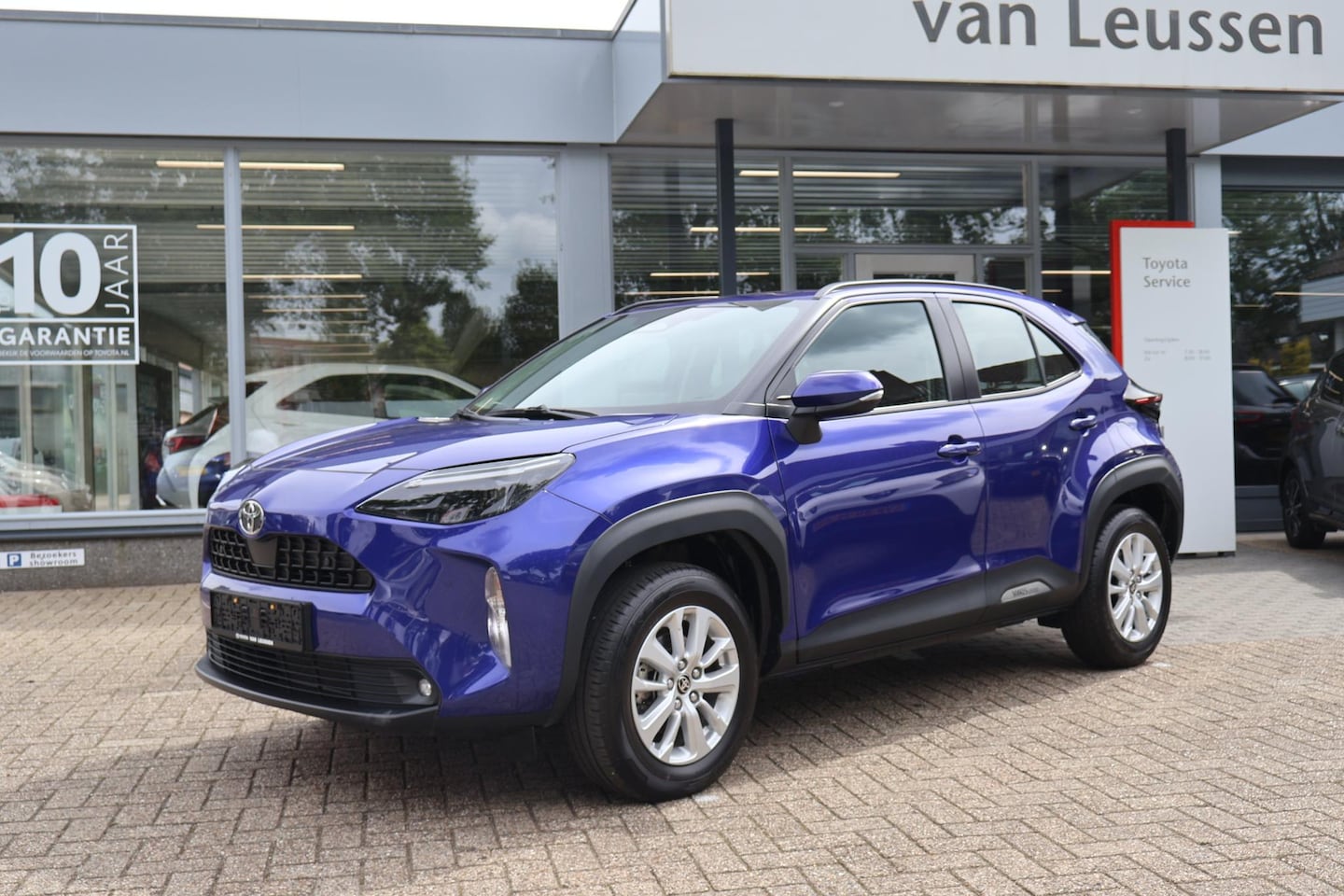 Toyota Yaris Cross - 1.5 HYBRID DODEHOEK STOEL-STUUR & RUITENWISSER VERW. AD-CRUSIE APPLE/ANDROID - AutoWereld.nl