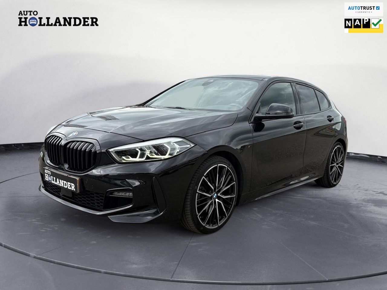 BMW 1-serie - 118i .M sport/leder/full led/shadow line/19inch/carplay - AutoWereld.nl